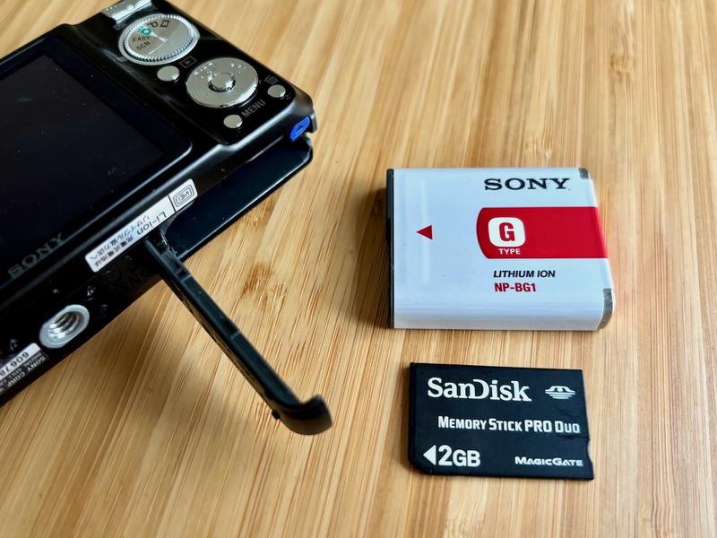 15年以上前のデジカメを使い始めたらQOLが上がりました | ギズモード
