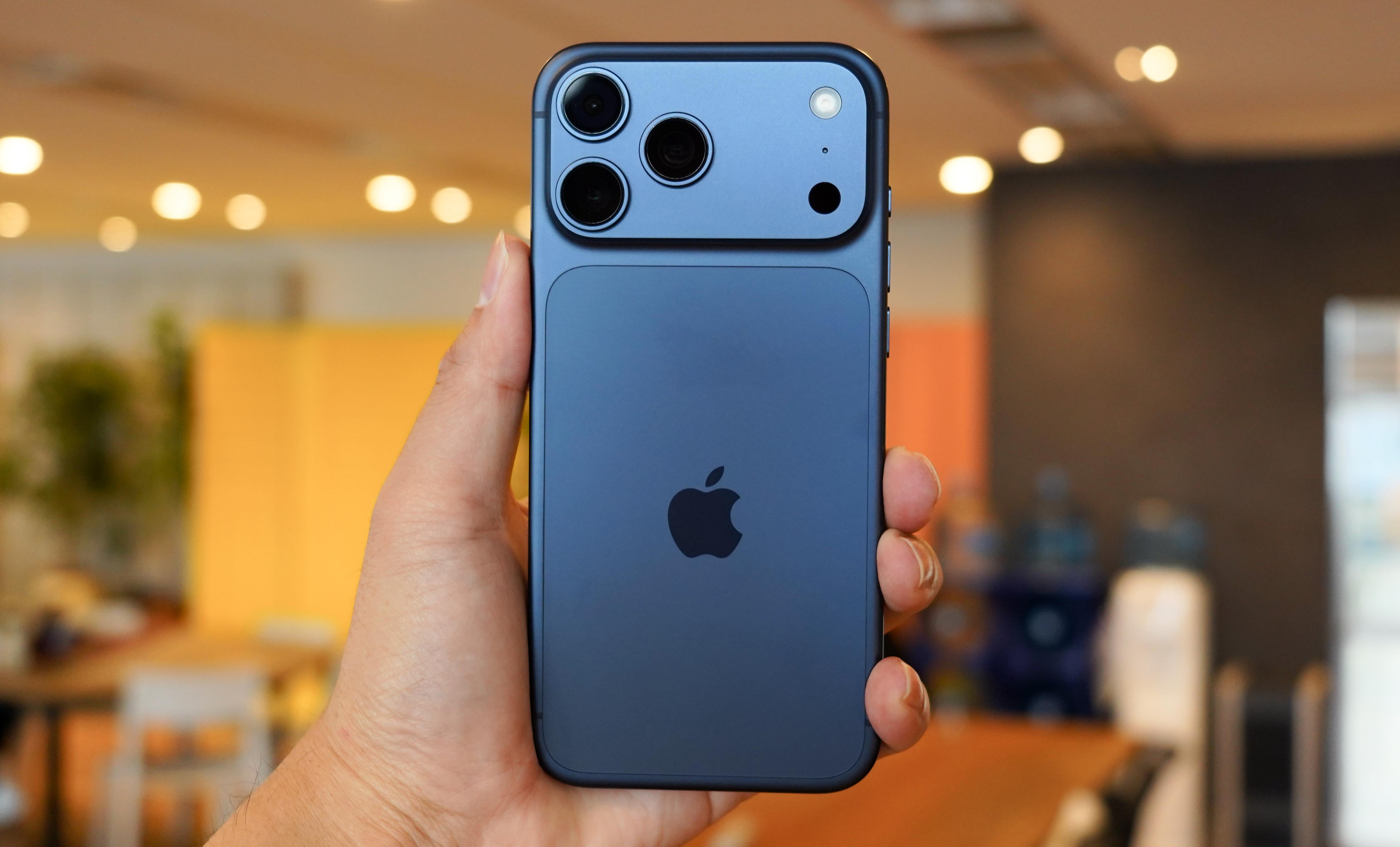 iPhone 17 Pro Maxが届きました。まずは｢色｣を確かめてみよう