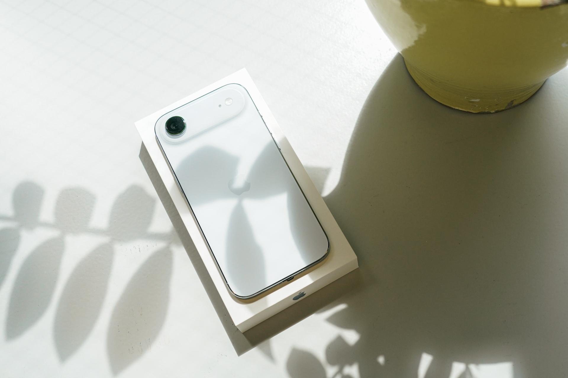 iPhone Air開封の儀。この「スマホじゃなさ」が好きな人、きっといる