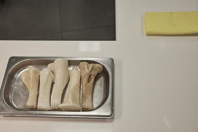 〈MUGARITZ〉ムガリッツ 洋書 ミシュラン常連の異端の名店を追う映画『ムガリッツ』公開。オーナー