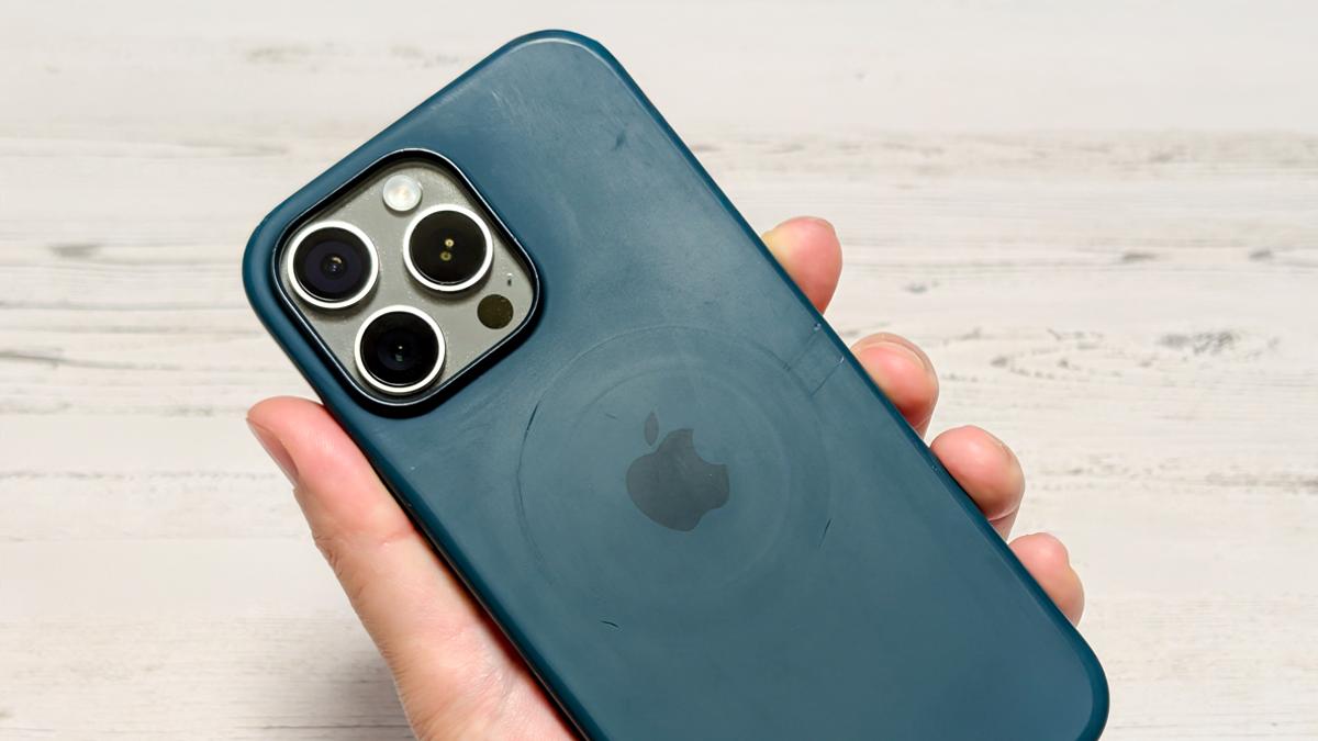Apple純正iPhoneシリコーンケースを1年間使ってみたメリット 