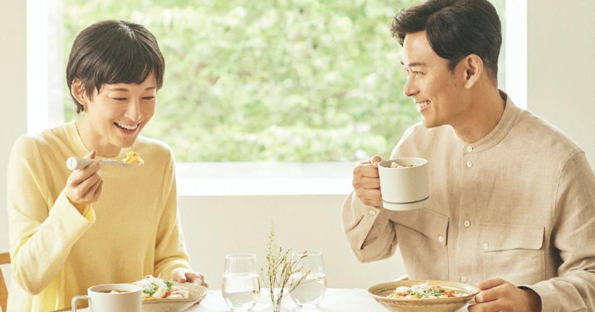 電気の力で減塩する食器「エレキソルト」、新型スプーンとカップを発売 