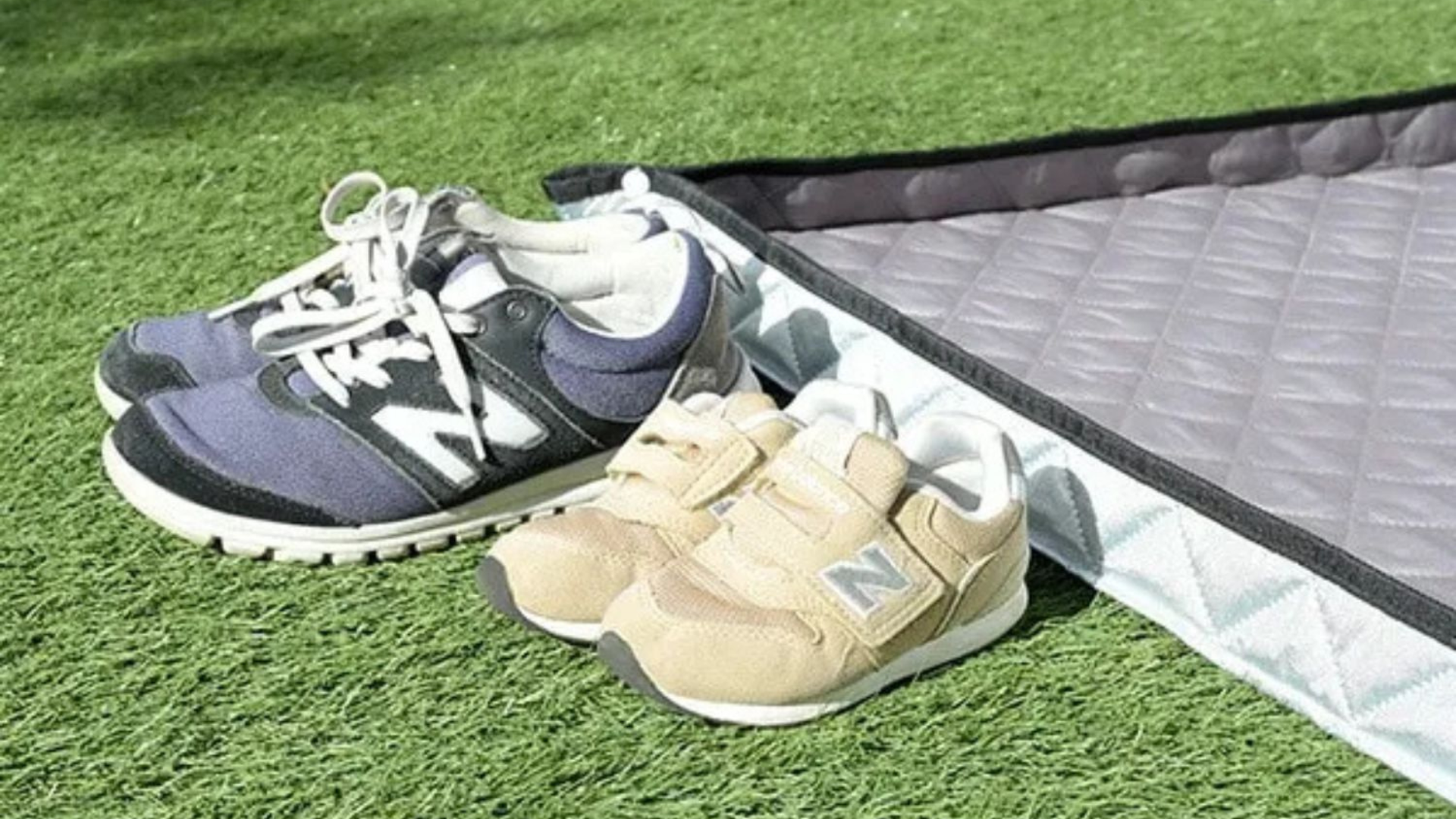 「フチ自立」で砂や虫の侵入許さんよ。お弁当の守護神的レジャーシートあり