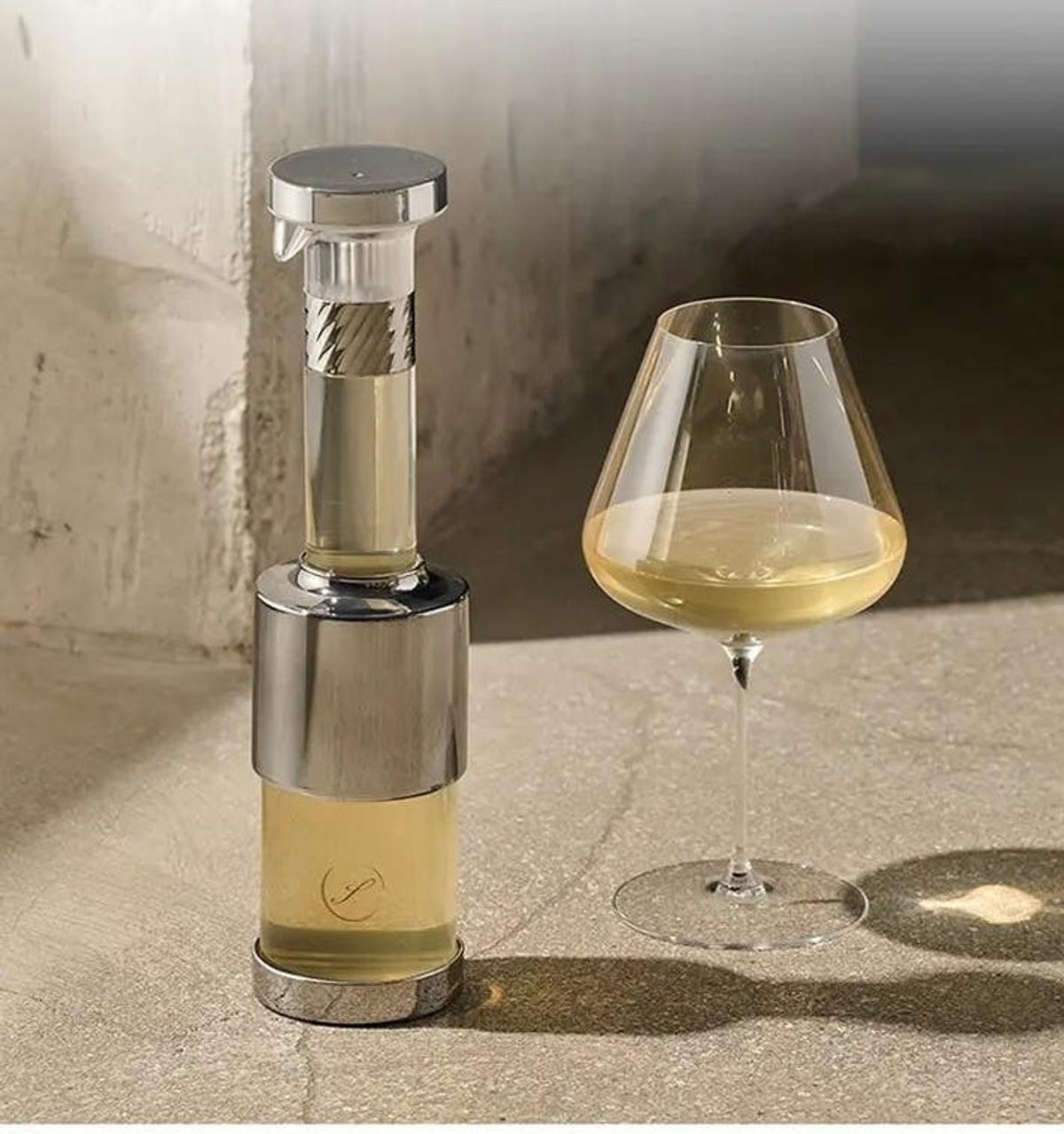 ワインの酸化を注射器の原理で防ぐ。真空ディスペンサーで良い ワインの酸化を注射器の原理で防ぐ。真空ディスペンサーで良い