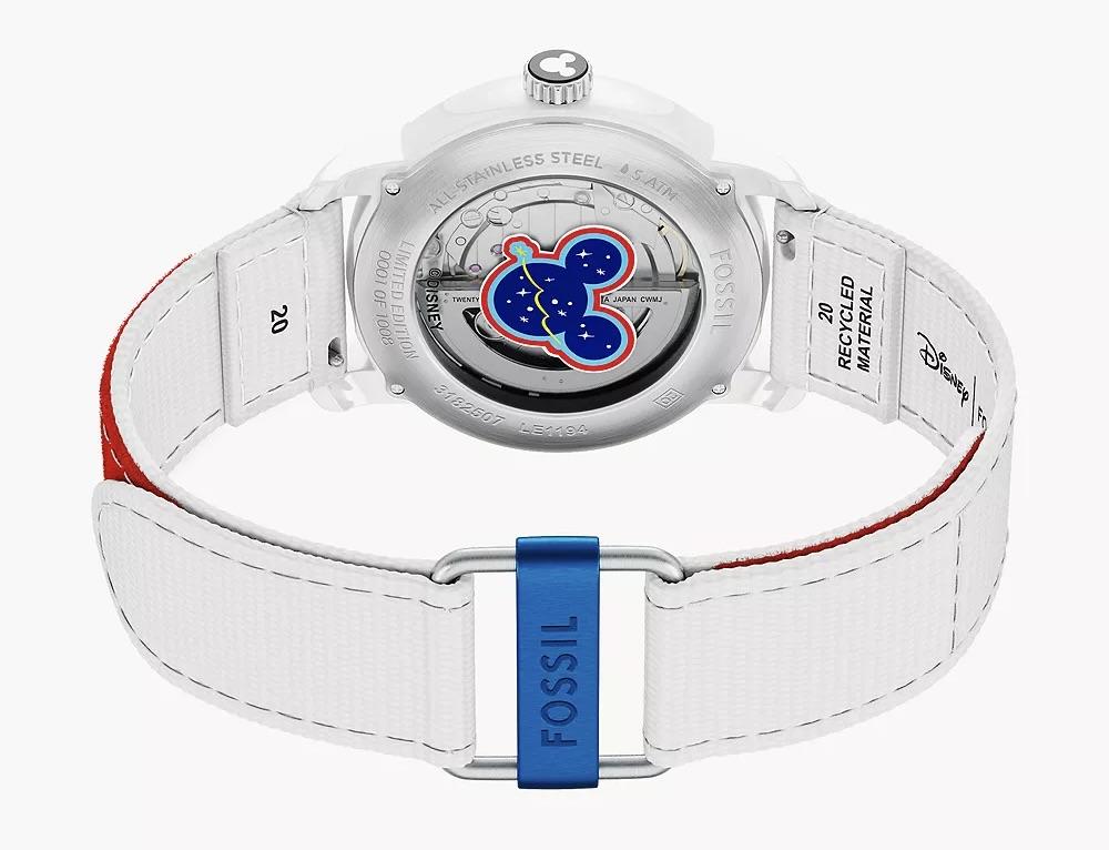 製造わずか1,008本。宇宙服姿のミッキーがやたらとかわいい腕時計