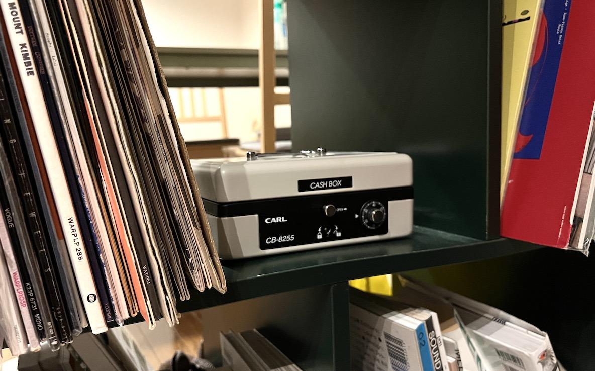 現金は持たないけど、なくせない。キャッシュボックスではじめる“お