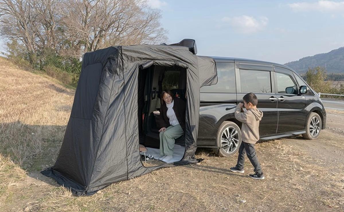 着替えやシェルターとしてなど活用法いろいろ。車のトランクに簡単設置