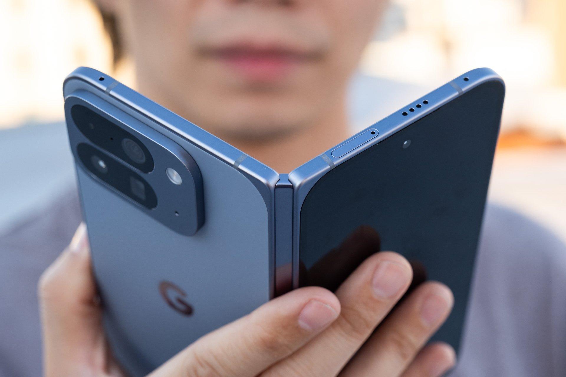 AI機能は素晴らしいけど…Google Pixel 10 Pro Foldが示す折りたたみ