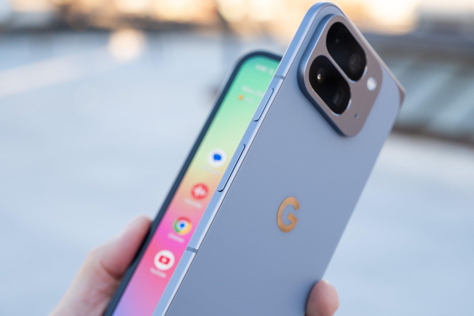 AI機能は素晴らしいけど…Google Pixel 10 Pro Foldが示す折りたたみ