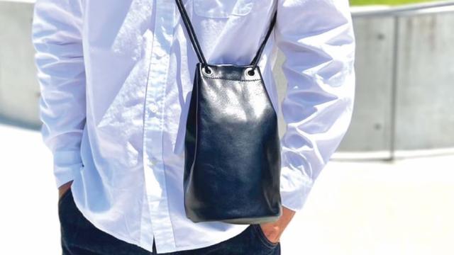 さすが土屋鞄。トトロのお土産みたいなルックスのAirPods Pro