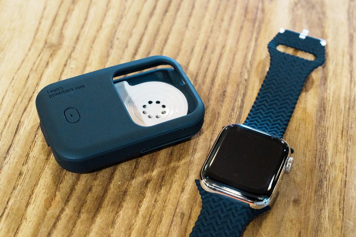 Apple Watchユーザー必見。ケース一体型充電の新常識で出先の 