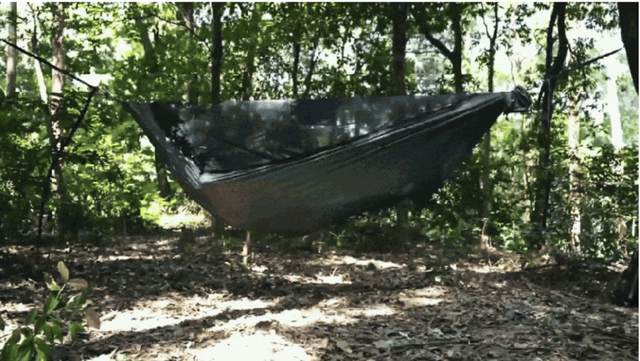 理想の“空中ベッド” が爆誕。簡単軽量ハンモックをアウトドアや