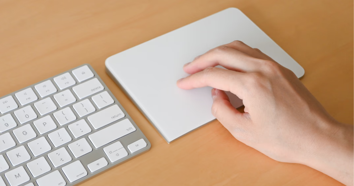 Appleの「Magic Trackpad」で、狭い机でも快適に作業できるようになっ