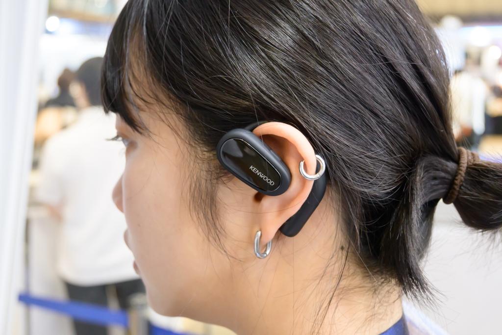 人間の記憶を呼び覚ますイヤホン。｢あんた誰？｣を教えてくれる