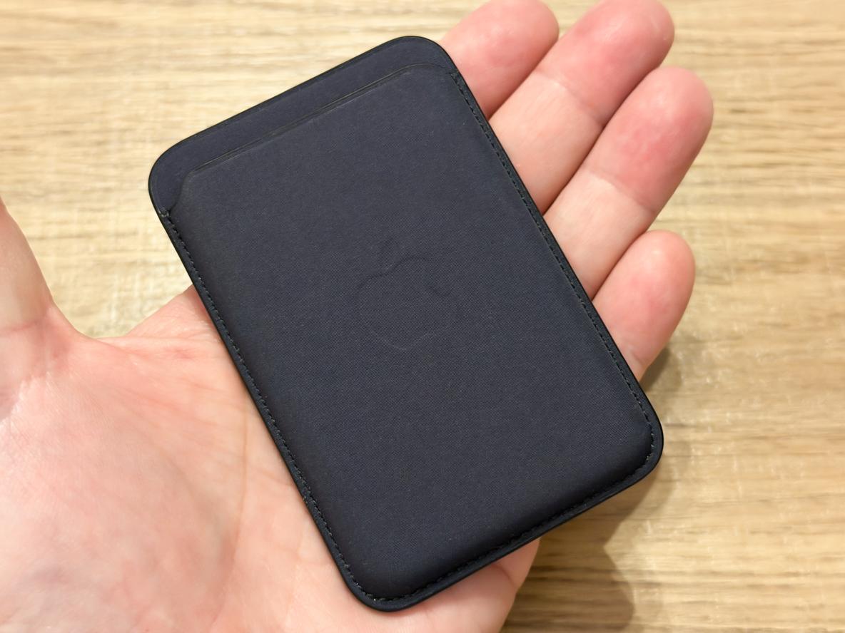 Apple純正のカードケースは｢探す｣に対応。クレカや身分証も安心して