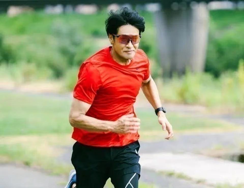 わずか26gの軽さで集中力キープ。ランニング用サングラスの新相棒