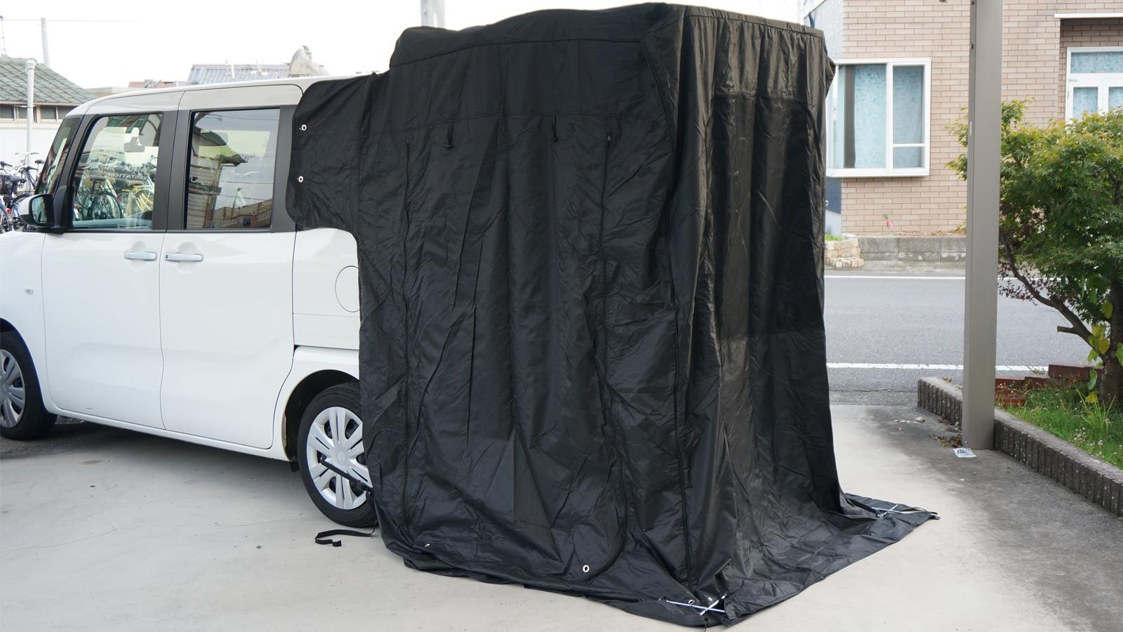 3万2000円でどんな車もキャンピングカーにしてしまう折りたたみテント
