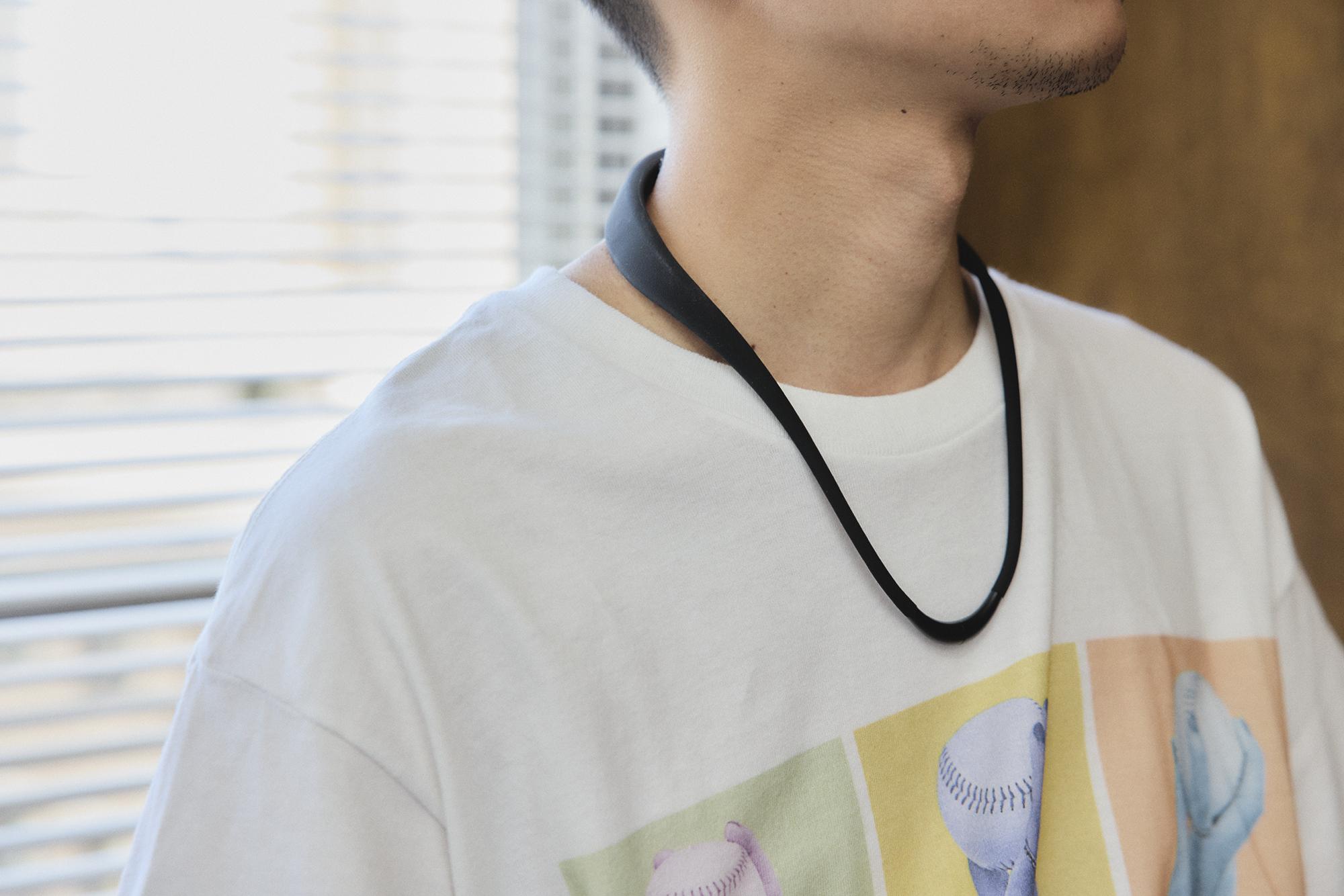 デスクワークのお供に“ながら治療”。パナソニックの高周波治療器は手放せなくなるかも