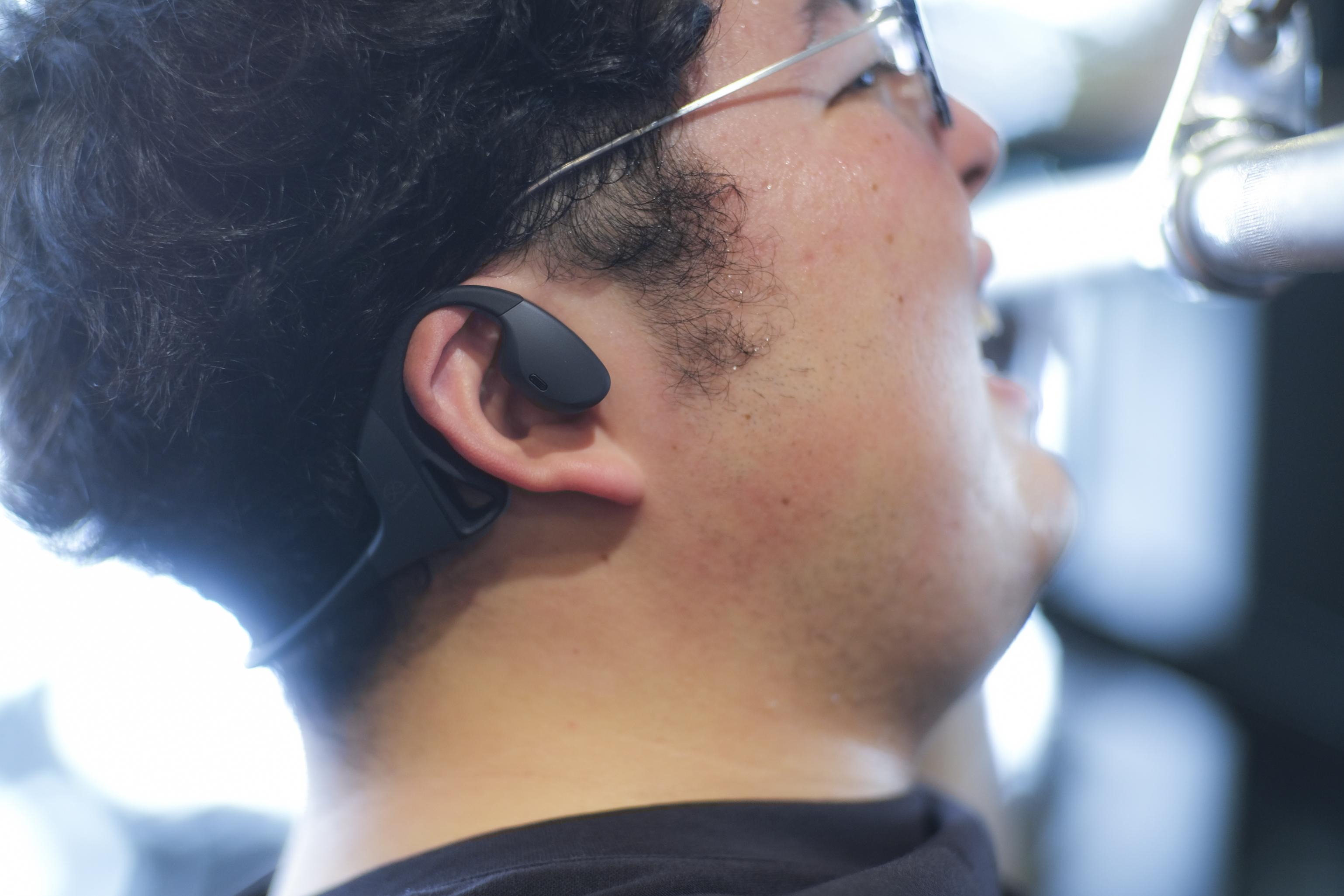 肉体改造中のギズ編集者が出会った、頭脳にも働きかけるイヤホン