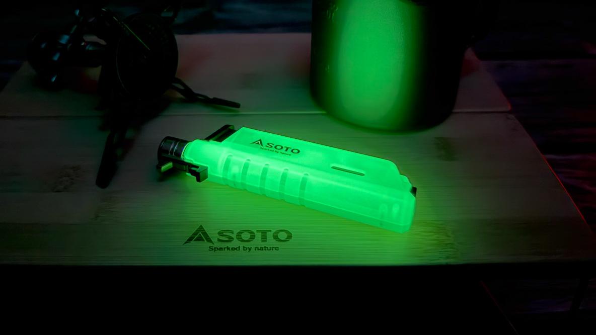 持ったまま運転しないよね？ テスラ公式のカラオケ用マイク