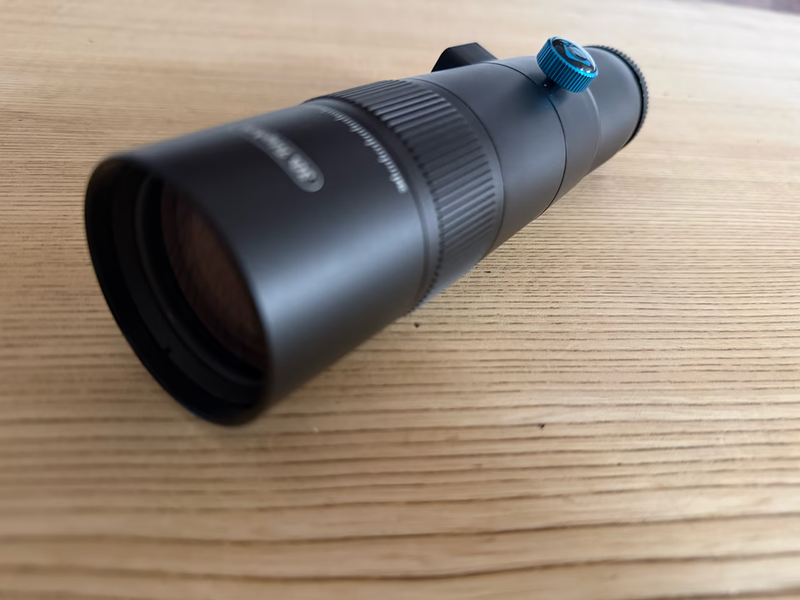 本気のカメラがなくてもプロみたいな写真が撮れる。スマホに簡単装着