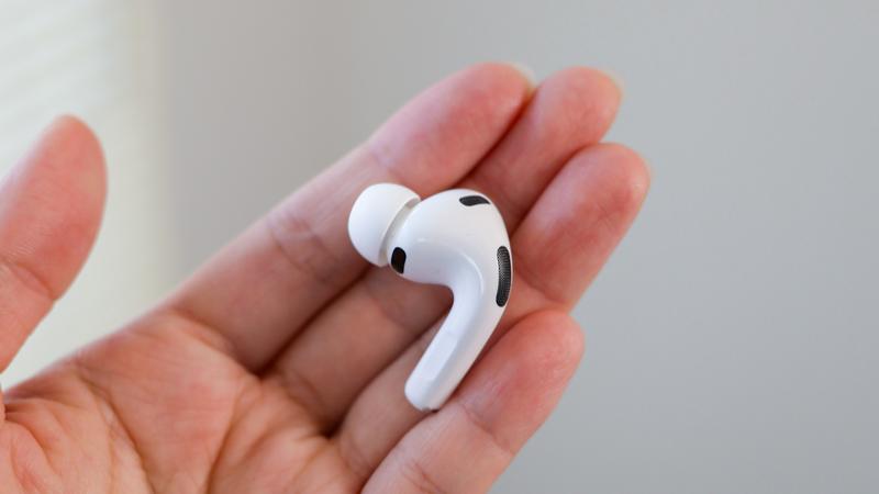 AirPods Pro 3が、人混みでの移動を楽にしてくれた。「心の静寂」を