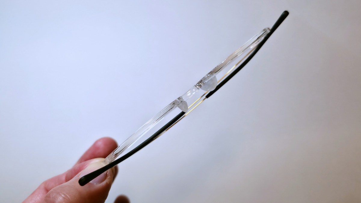 ポケットに老眼鏡。スマホみたいに薄い「SLIMGLASSES」がマジで助かる