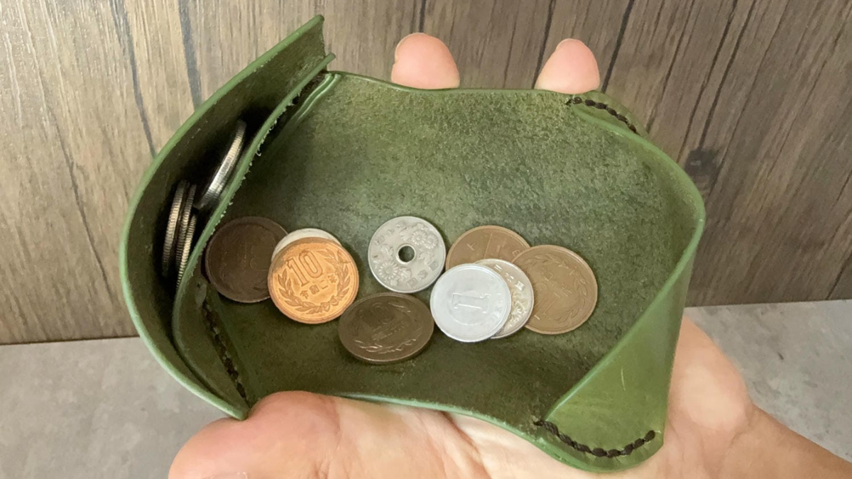 なぜだか支払いが速くなる。このコインケースの「金具がない」構造、かなり賢いぞ