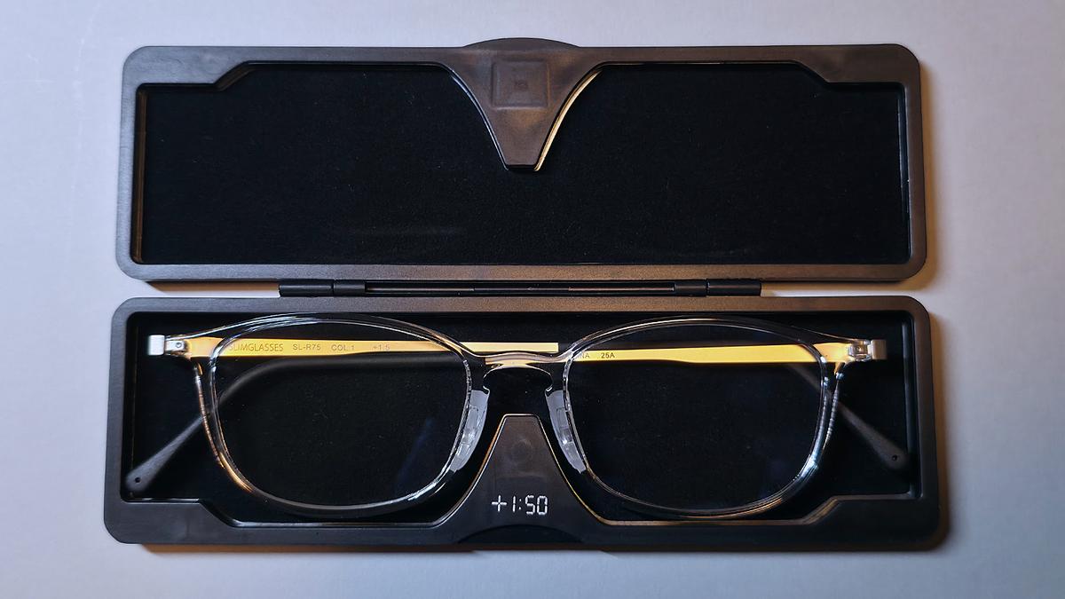 ポケットに老眼鏡 スマホみたいに薄い SLIMGLASSES がマジで助かる