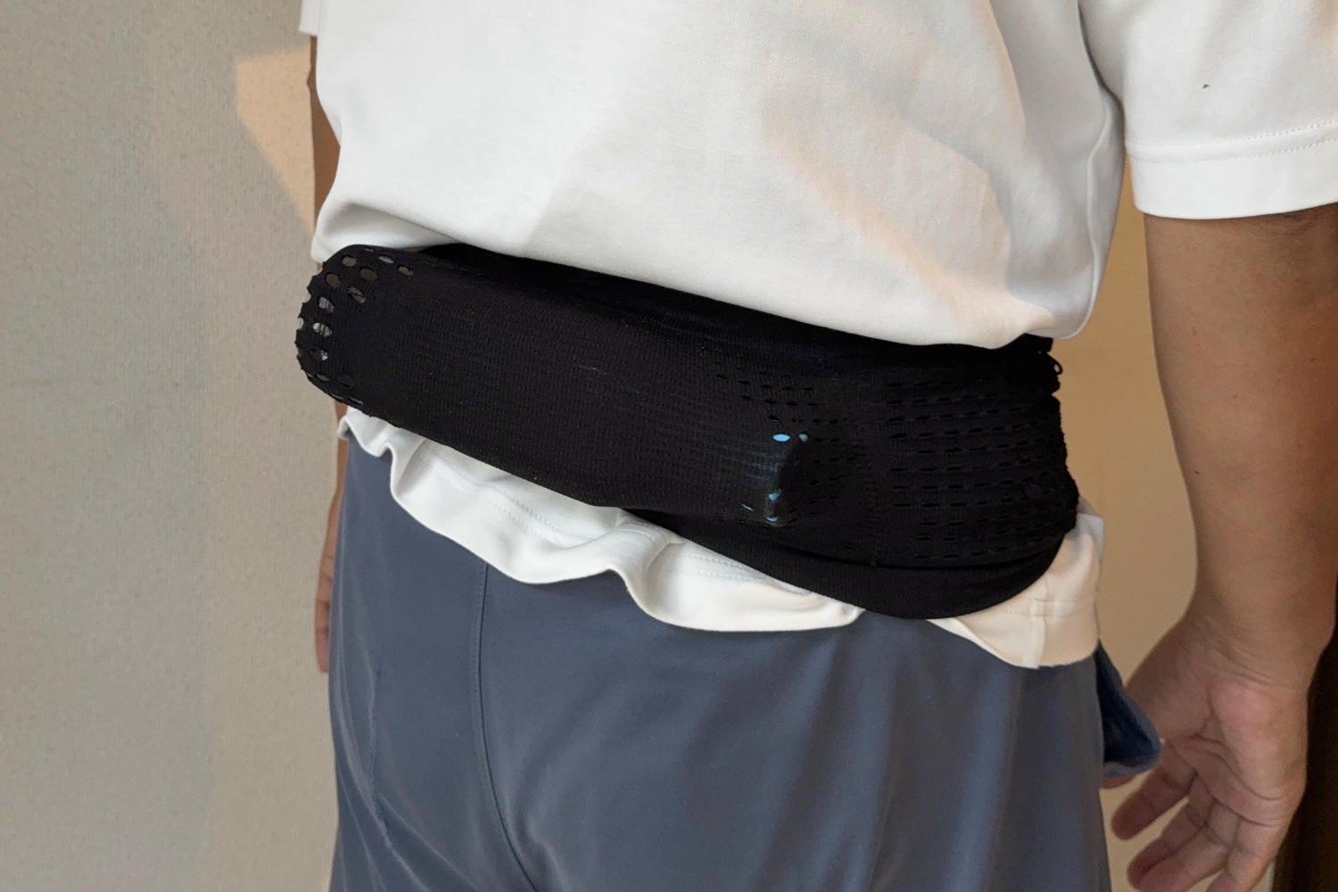 手ぶらラン”の正解見つけた。体にピタッとくっつく新ポーチ「RunBelt
