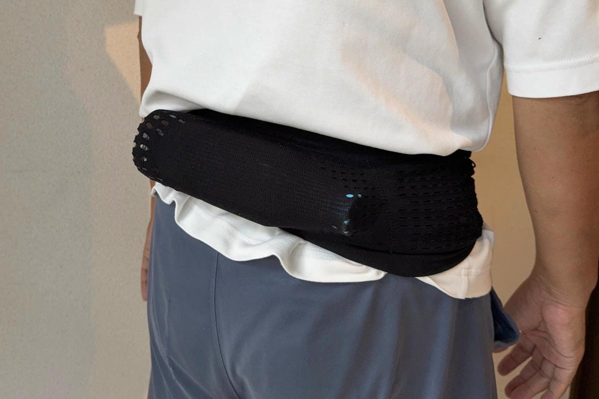 手ぶらラン”の正解見つけた。体にピタッとくっつく新ポーチ「RunBelt 