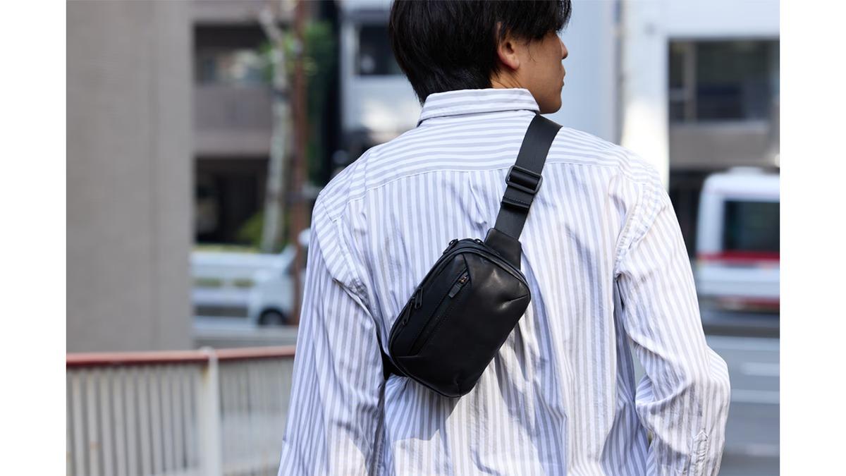 毎日のチャリ移動にぴったり。夜道でキラっと光る大容量ロールトップ