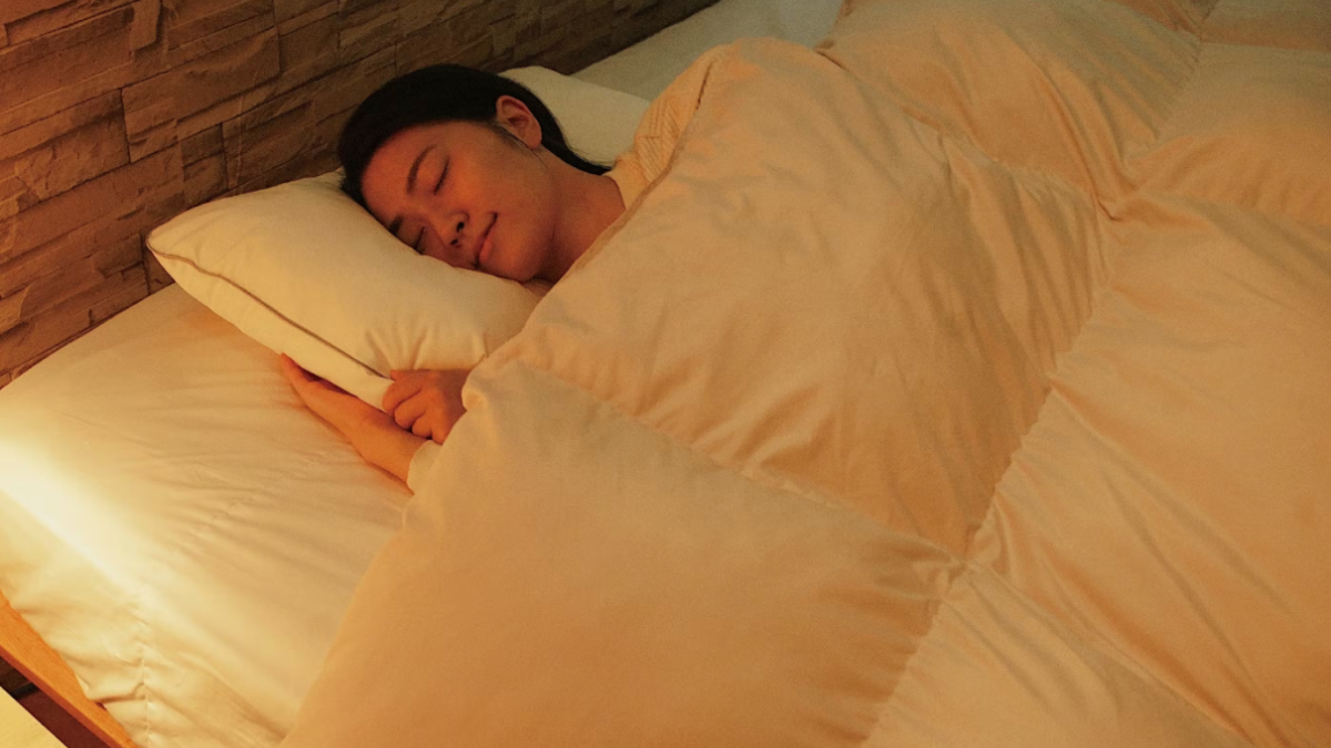 掛け布団の進化がすごい。羽毛を超える「人工ダウン」で暖房費とサヨナラできるかも