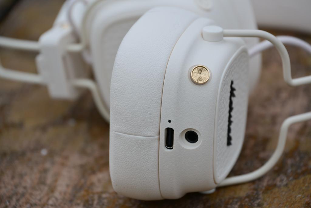 迷ったが買ってよかったMarshallの。スタイルも音もよきヘッドホン