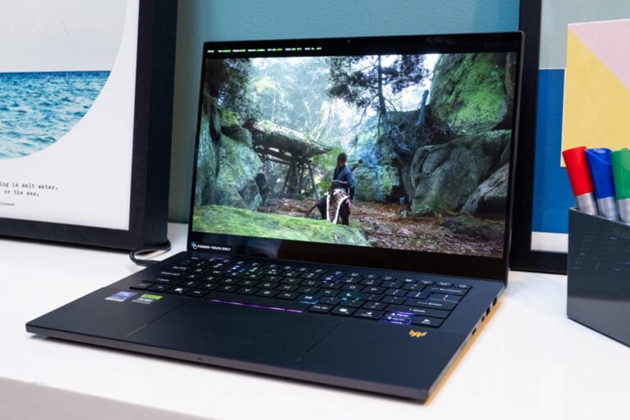 世にも珍しいLunar Lake+RTXのゲーミングノートPC。「万能PC」だがちょいパワー不足か