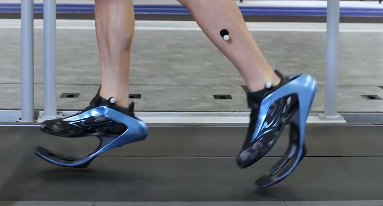 ぴょんぴょん跳ねて、効率良く走行できる靴。ミズノが臨む“人間拡張技術”って？