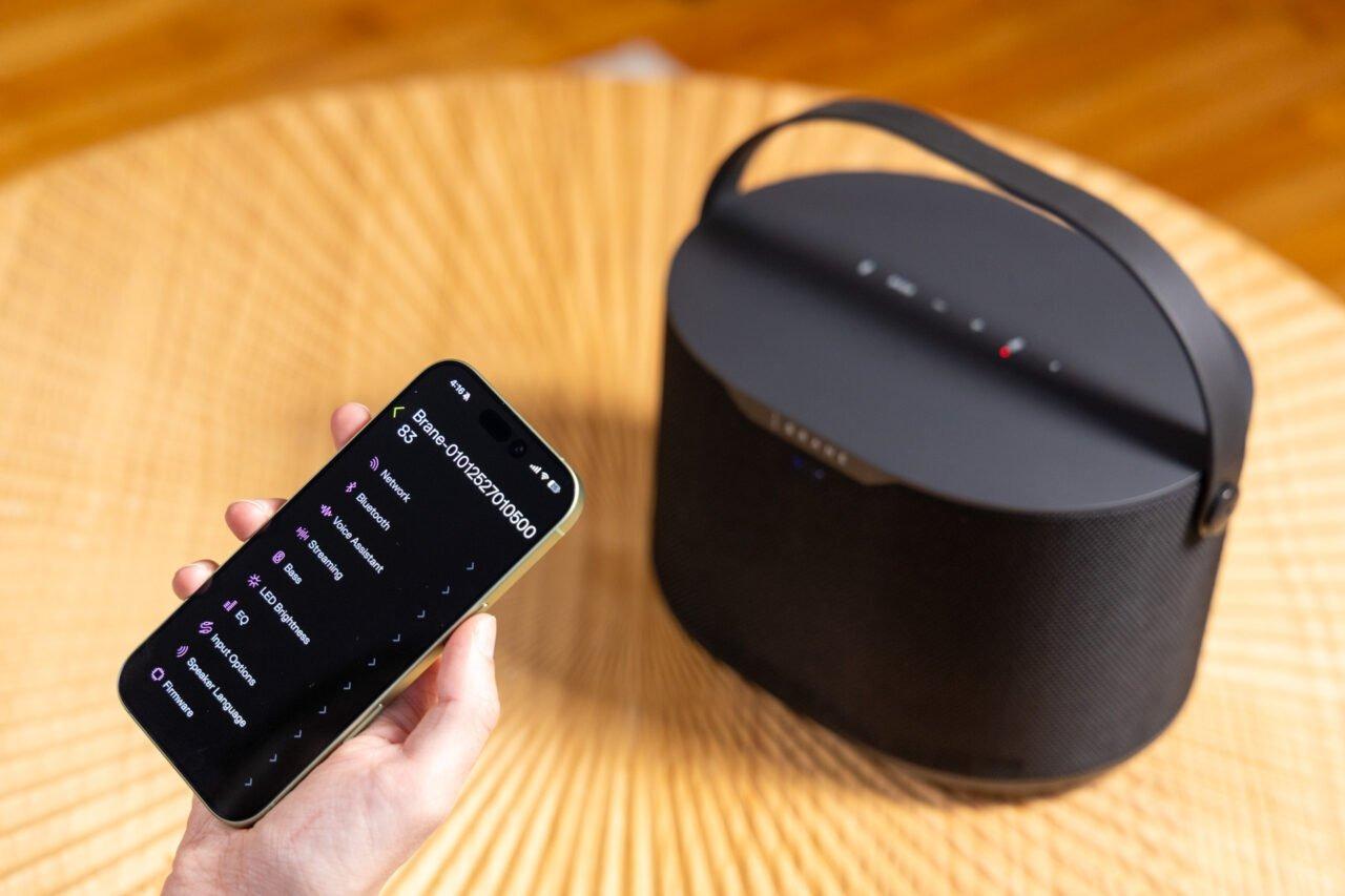 とにかく低音を重視したい人向け。サブウーファー搭載のポータブル