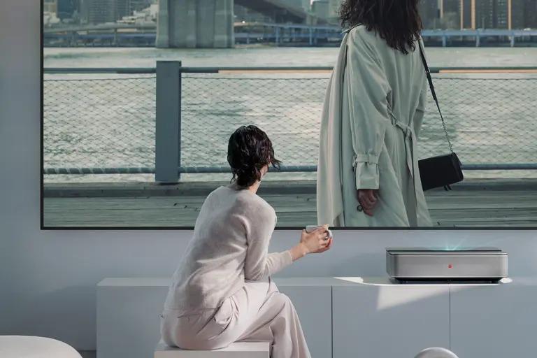 日本でも発売しないかな。ライカのシネマプロジェクター