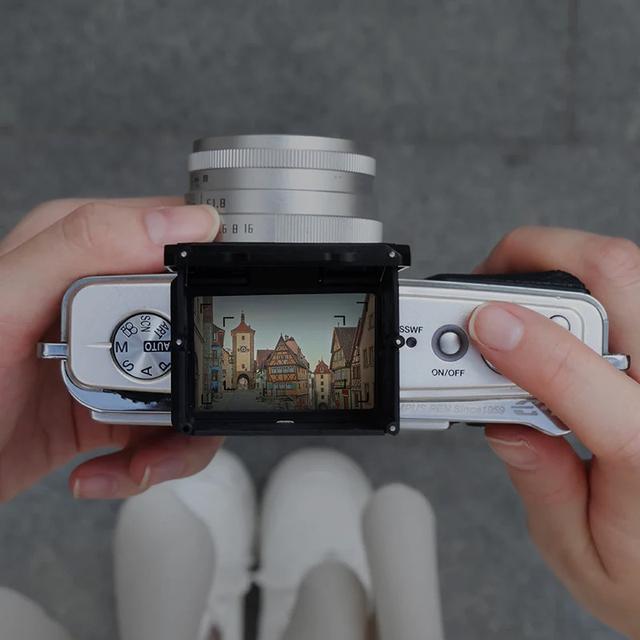 どんなカメラも｢二眼｣になるファインダー。そもそも二眼って何