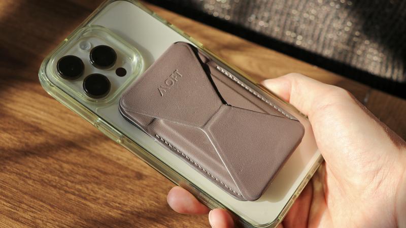 財布、そろそろやめません？ スマホにカードケースくっつけたら