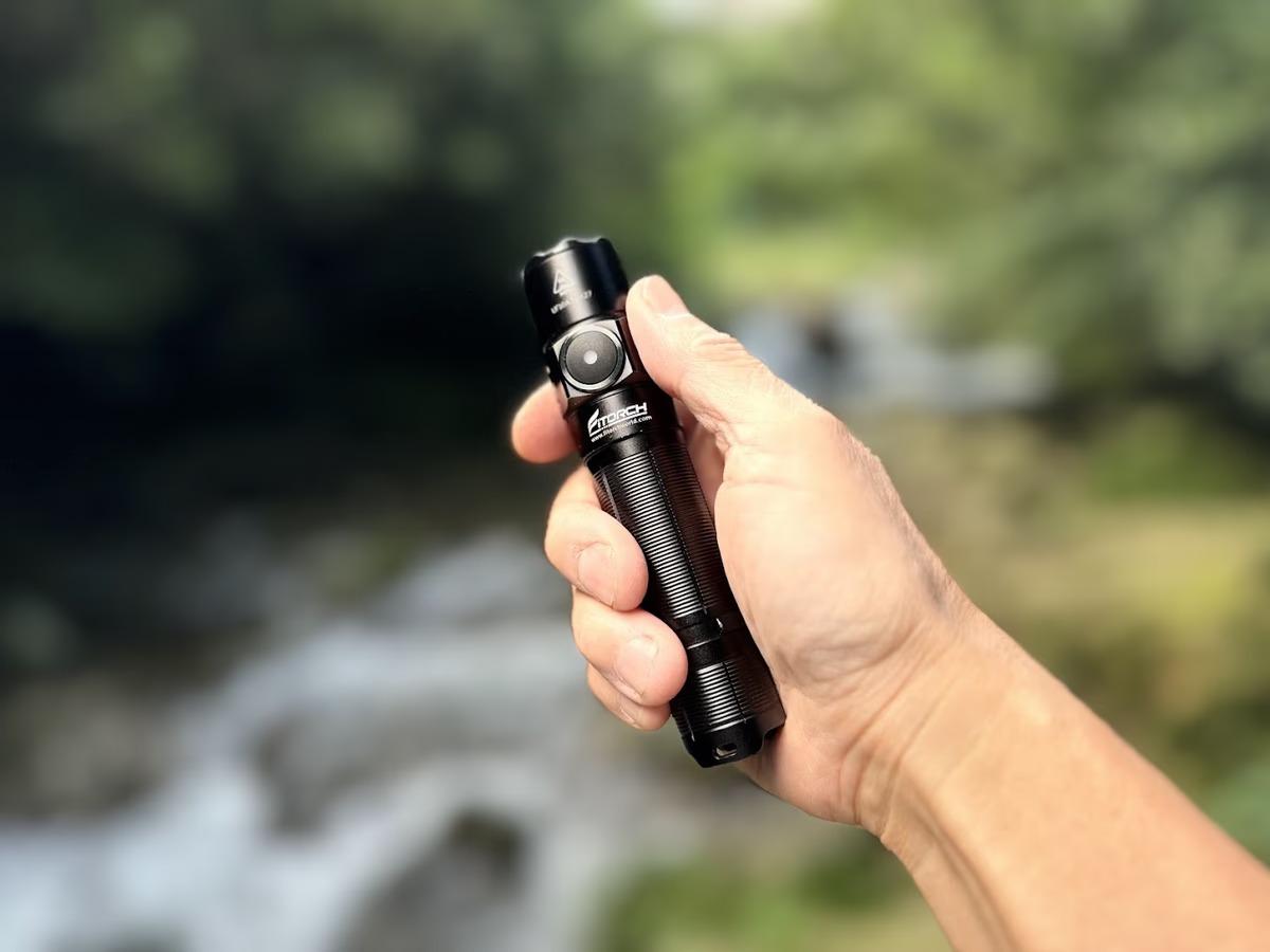 車のハイビームを超える照射範囲とスマホの10倍以上の明るさ。懐中電灯、コレなら買っていい