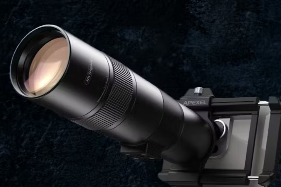 スマホに取り付けるだけの光学30倍ズーム望遠レンズ。本気のカメラが無くてもプロ並みの撮影を