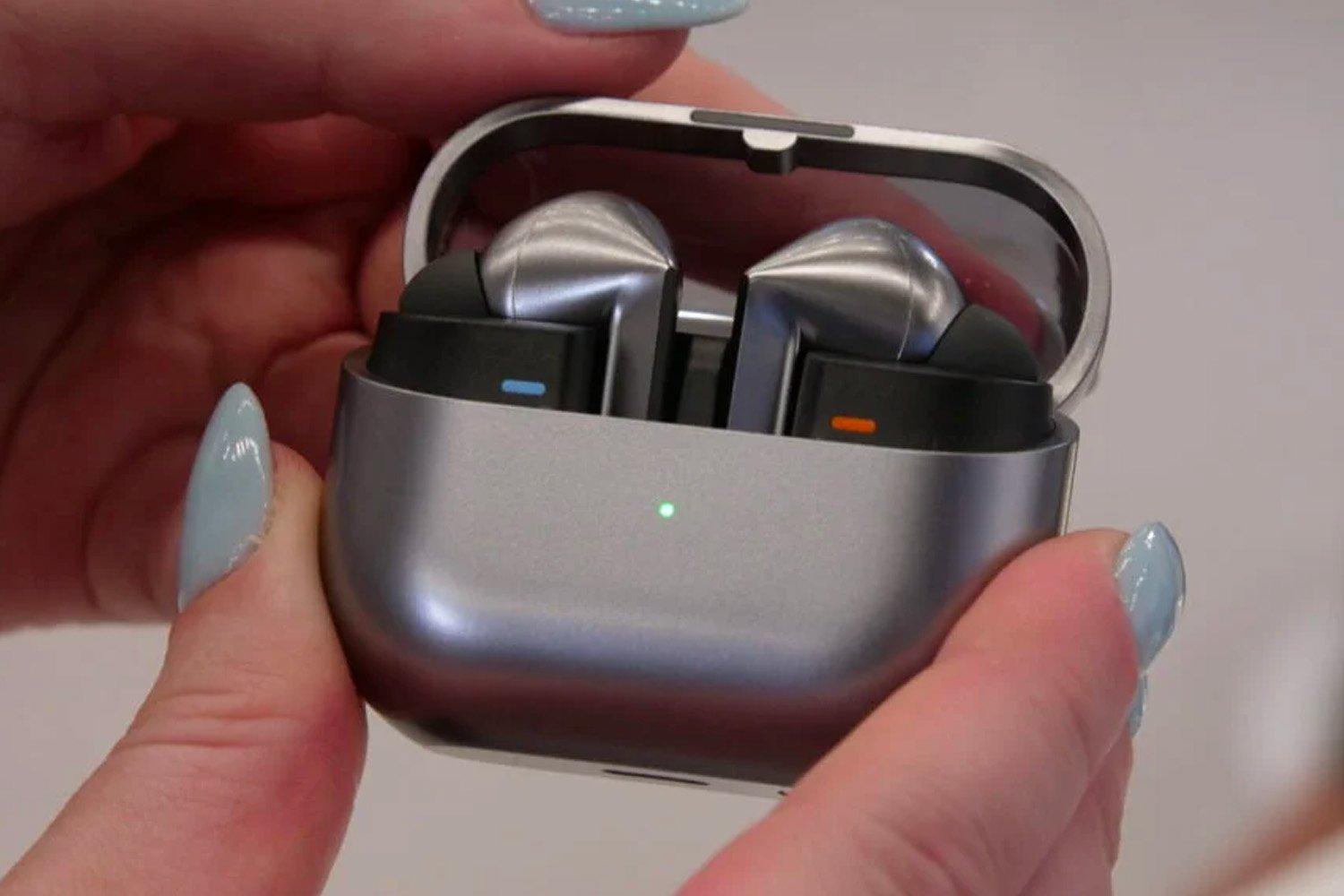 サムスンのイヤフォン次モデル「Galaxy Buds4 Pro」、デザインが大きく変わる？