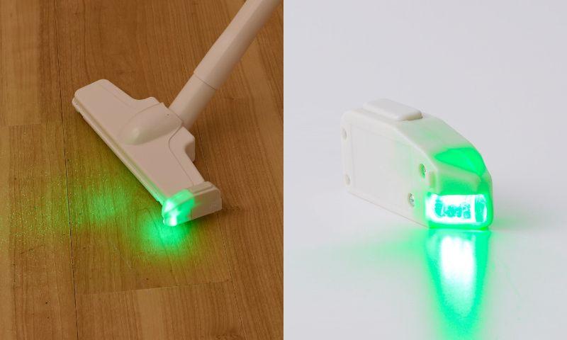 ホコリ丸見えの衝撃。3COINSのグリーンLEDライトで掃除機ハイテク化