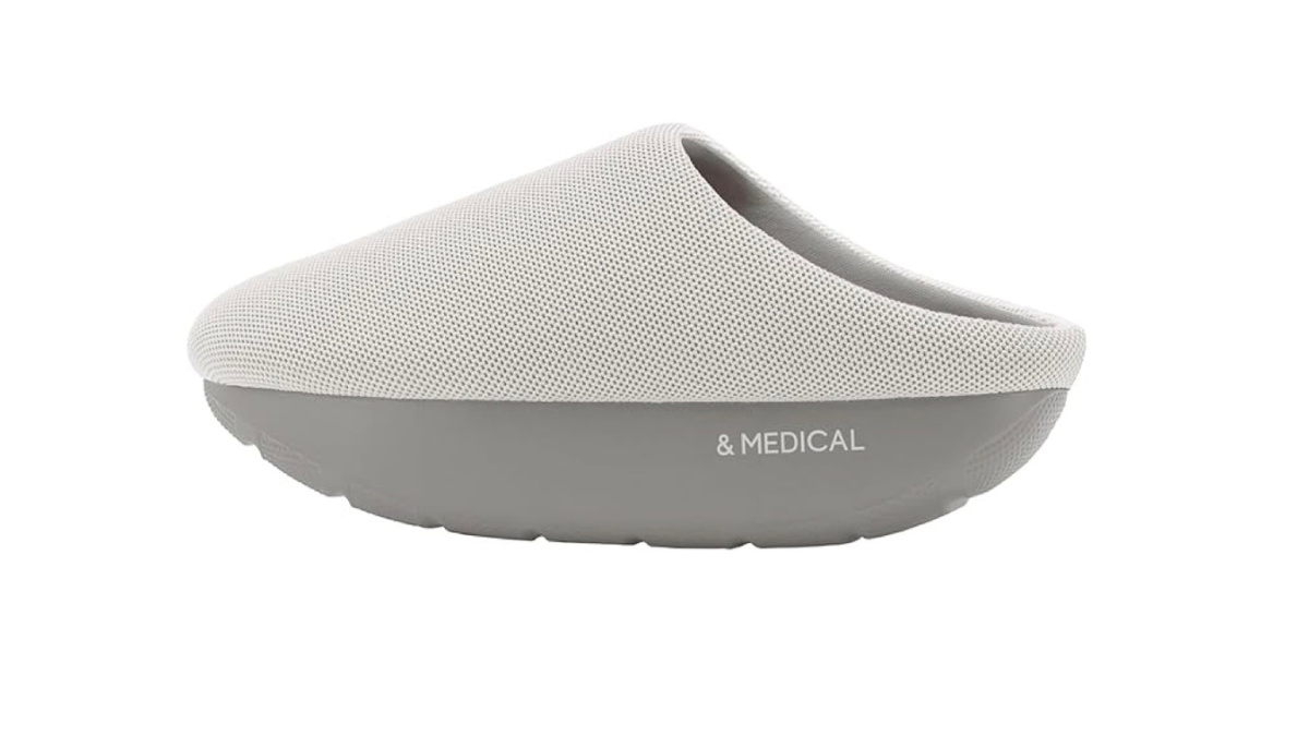 運動不足はわざわざ解消しない。「ただ履いて歩く」を運動に