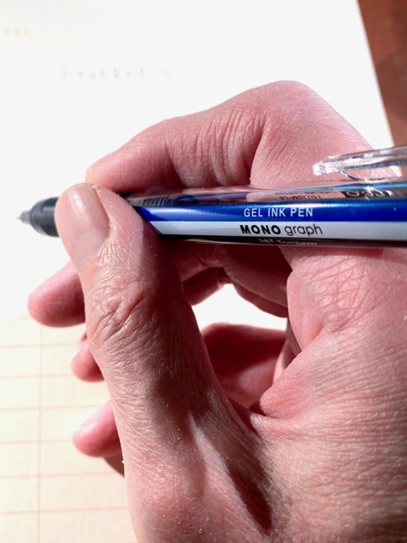 書きたいところに精密に、そしてくっきりと書ける。トンボのボールペン