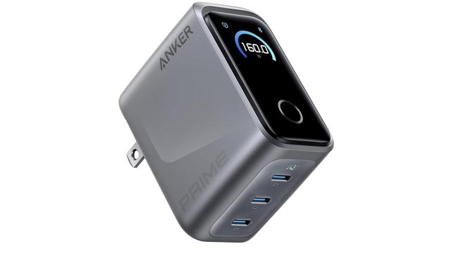 持ったまま運転しないよね？ テスラ公式のカラオケ用マイク