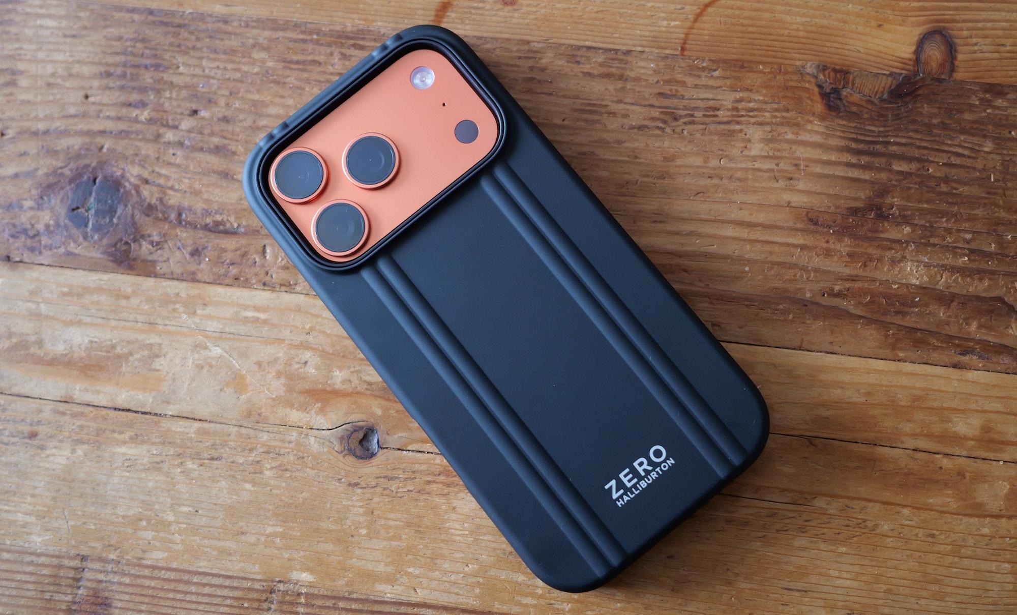 iPhone 17 Pro“オレンジ”を引き立てる。ゼロハリのブラックケースが「ちょうどいい」