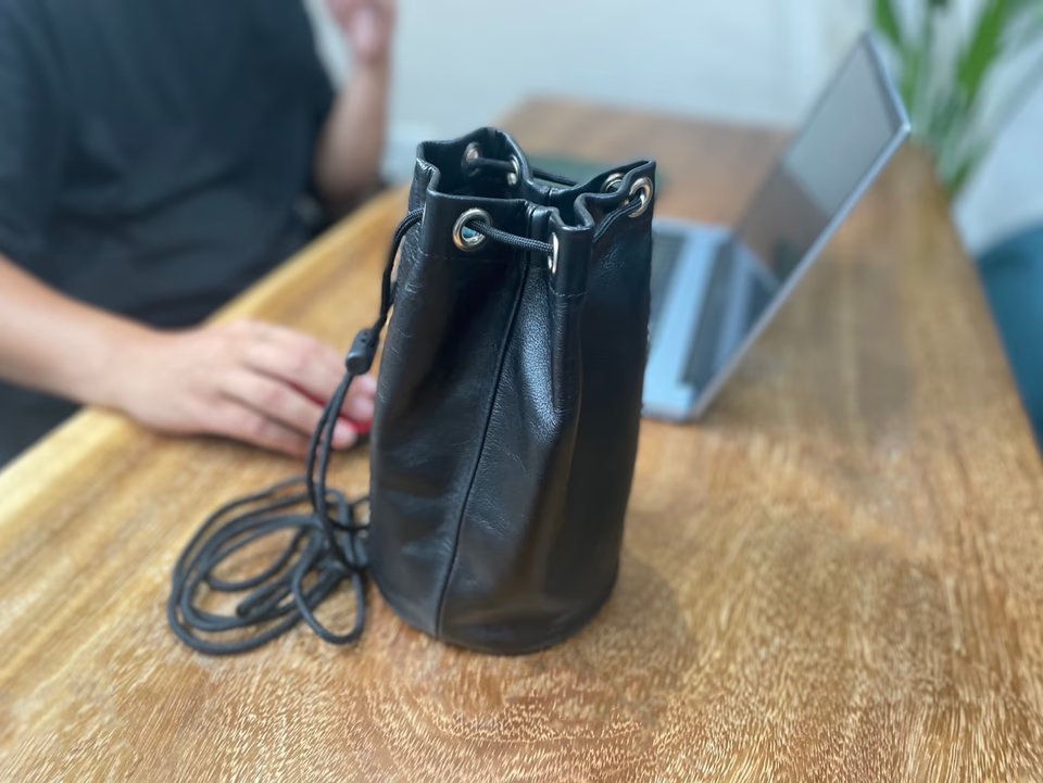 縦型収納するバッグが意外に使える。コンパクトさも使い勝手も申し分なし