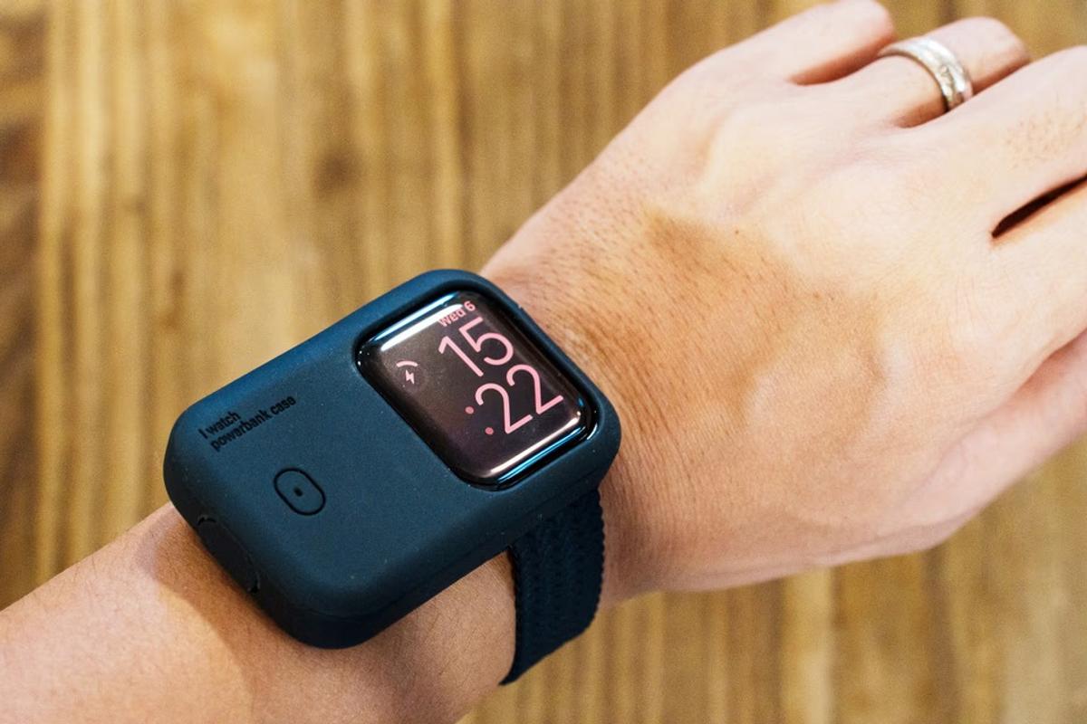 Apple Watchユーザーのための大容量バッテリーが便利。装着するだけで 